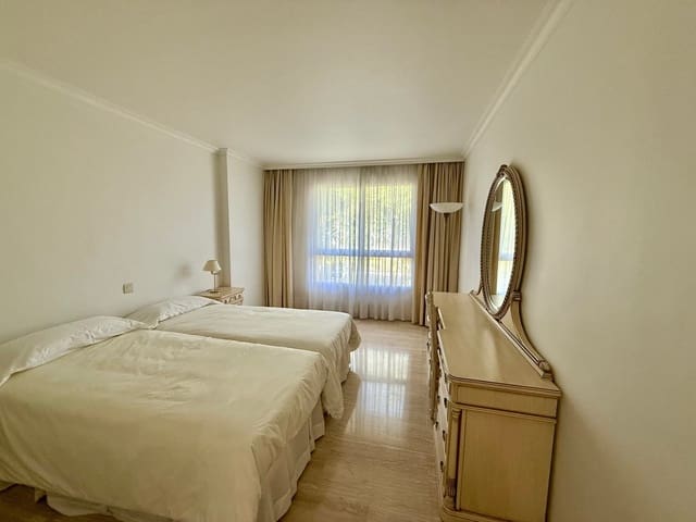 2 bedroom Apartment for sale in Puerto Banus, Marbella - € 790,000 (Ref: 9363616)