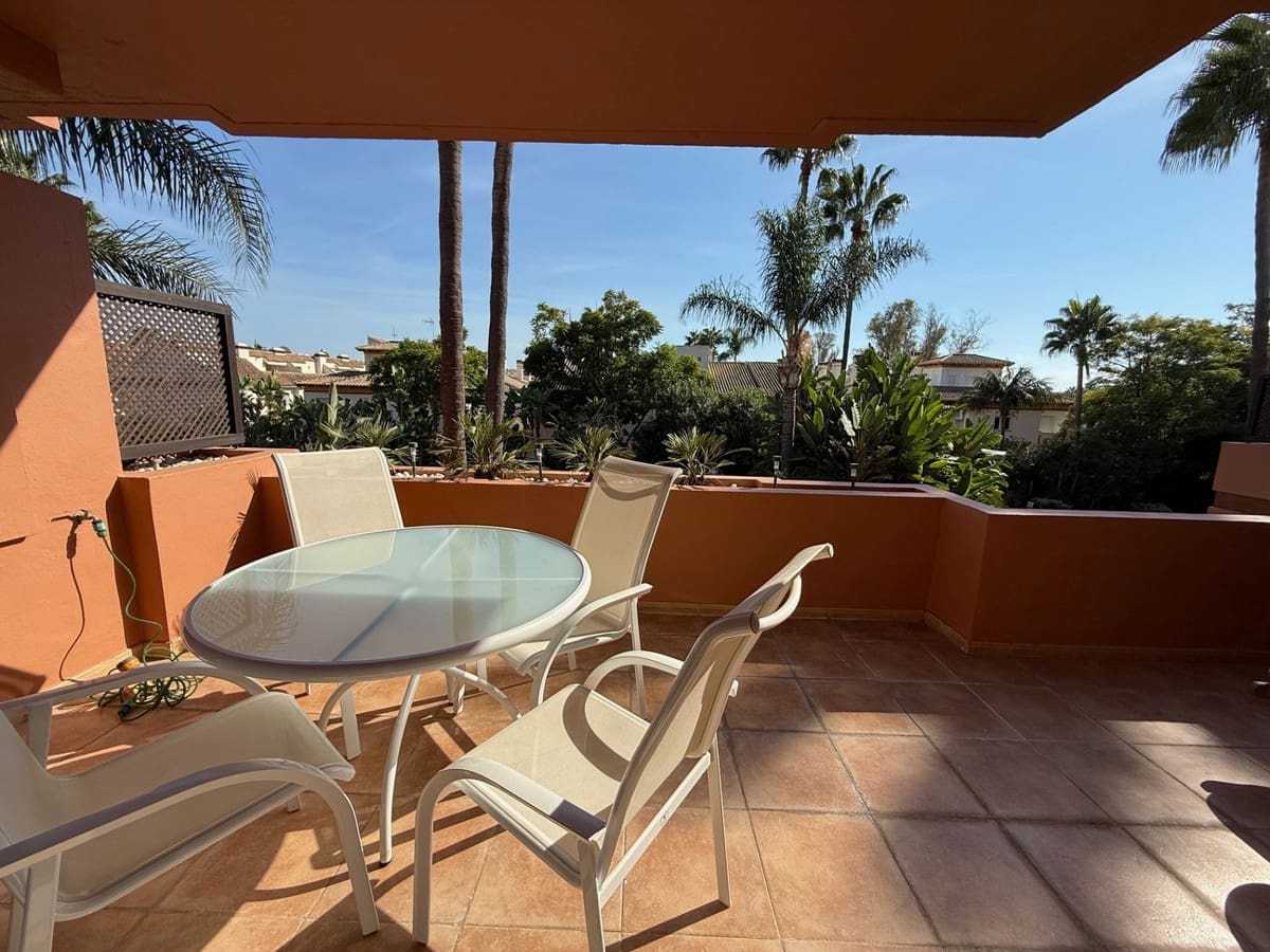 2 bedroom Apartment for sale in Puerto Banus - € 790,000 (Ref: 9363616)
