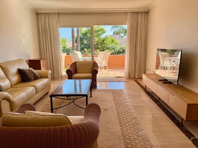 2 bedroom Apartment for sale in Puerto Banus, Marbella - € 790,000 (Ref: 9363616)