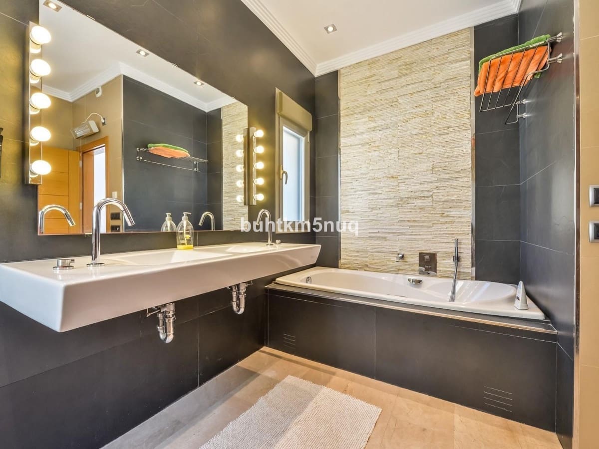 5 bedroom Villa for sale in Benissa - € 1,999,999 (Ref: 9363620)