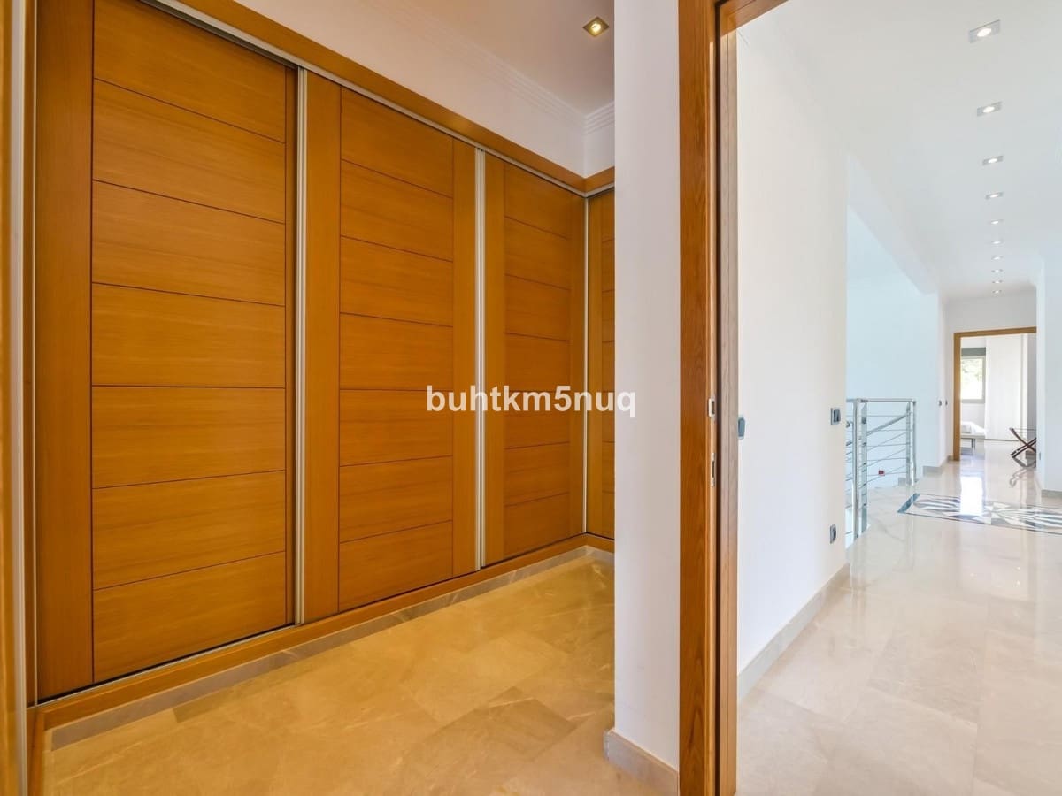 5 bedroom Villa for sale in Benissa - € 1,999,999 (Ref: 9363620)