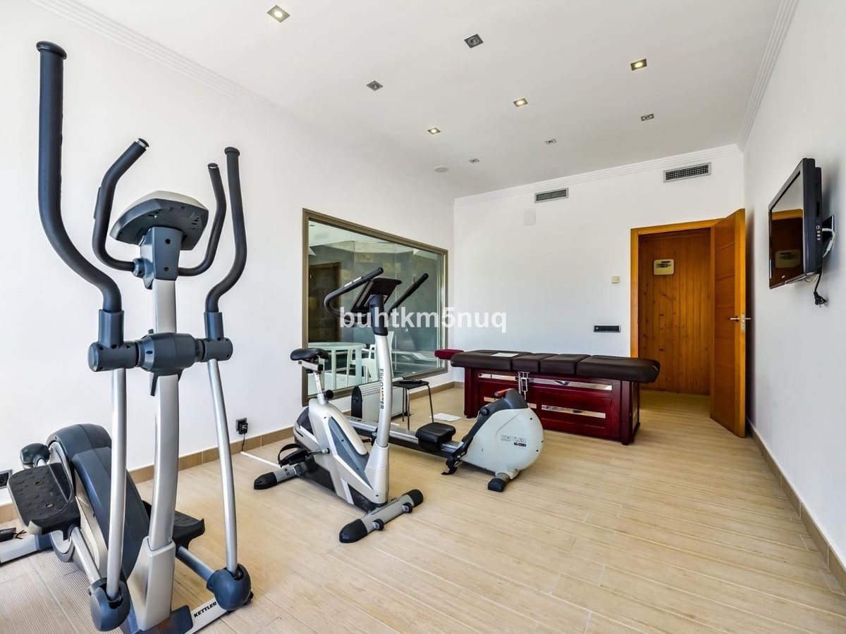 5 bedroom Villa for sale in Benissa - € 1,999,999 (Ref: 9363620)