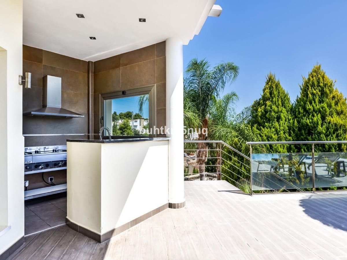 5 bedroom Villa for sale in Benissa - € 1,999,999 (Ref: 9363620)