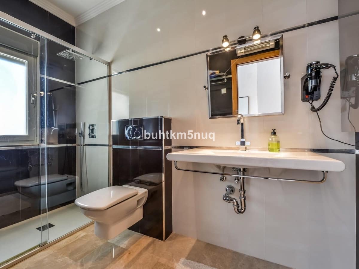 5 bedroom Villa for sale in Benissa - € 1,999,999 (Ref: 9363620)