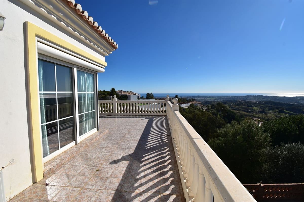 Chalet de 4 habitaciones en Mijas en venta - 1.300.000 € (Ref: 9363622)
