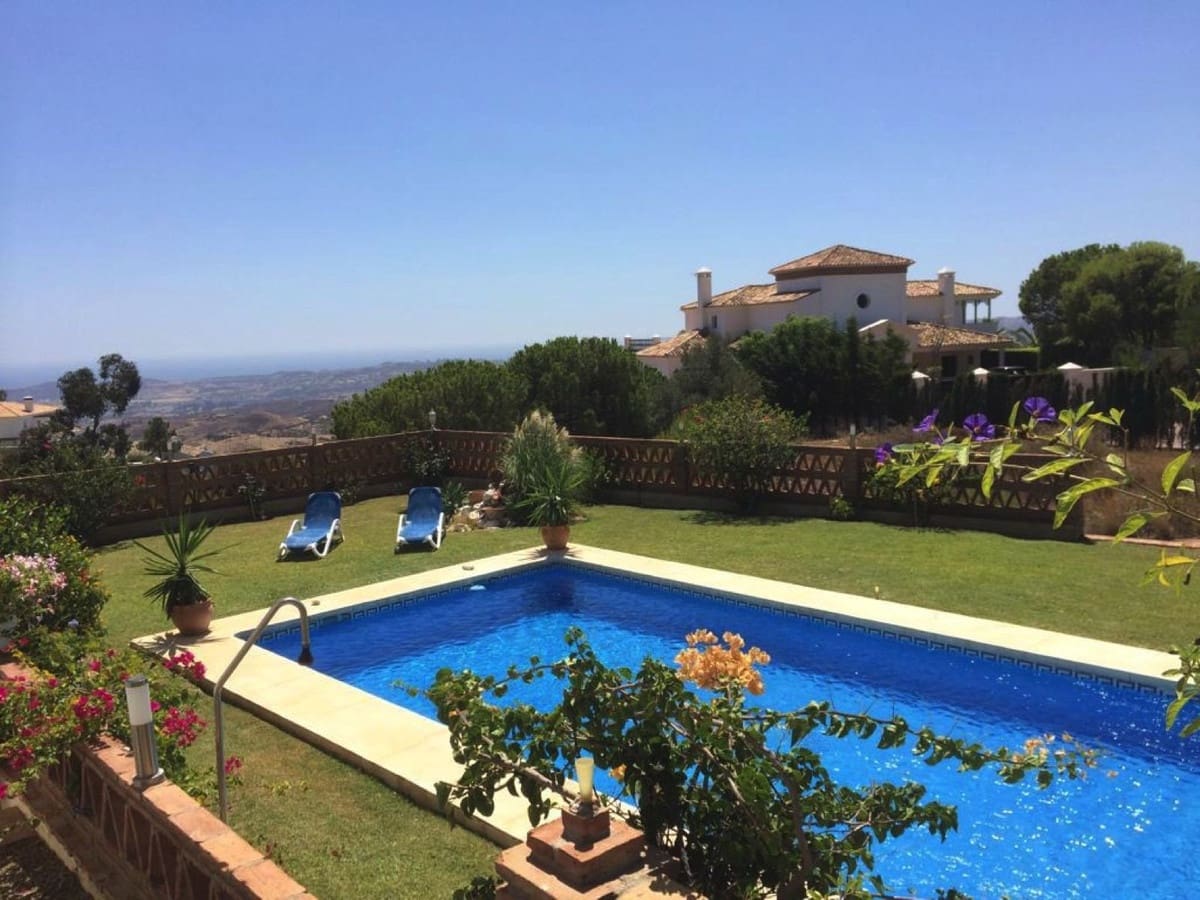 Chalet de 4 habitaciones en Mijas en venta - 1.300.000 € (Ref: 9363622)