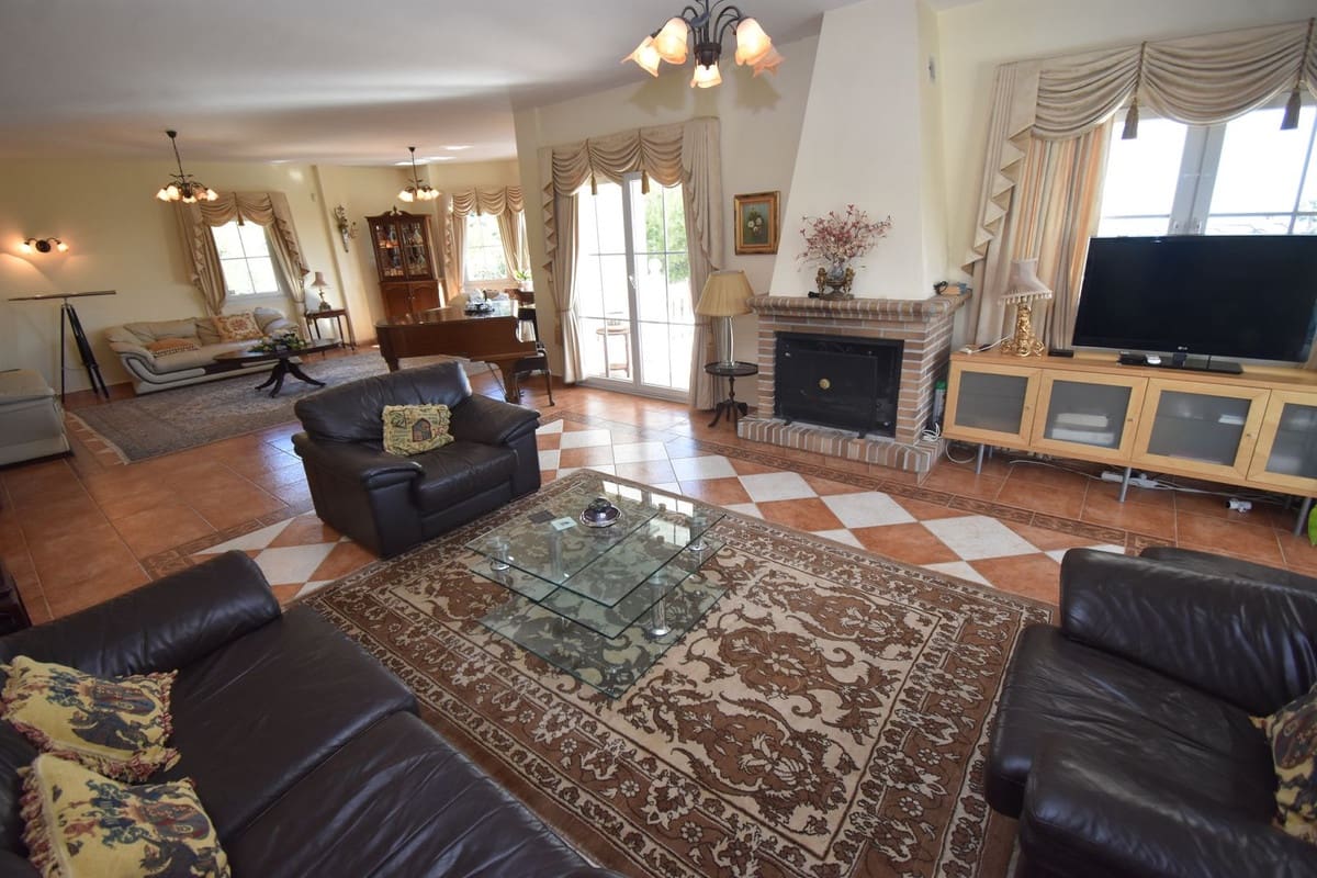 Chalet de 4 habitaciones en Mijas en venta - 1.300.000 € (Ref: 9363622)