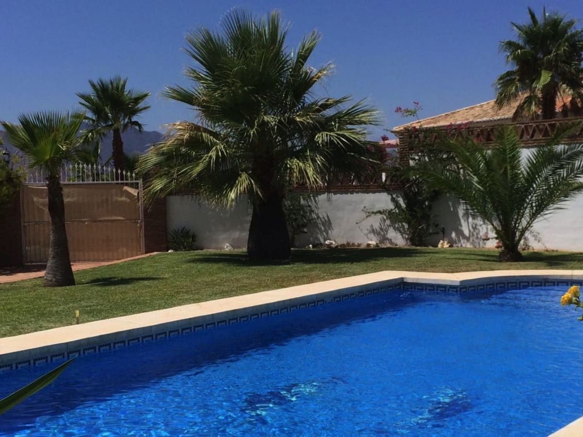 Chalet de 4 habitaciones en Mijas en venta - 1.300.000 € (Ref: 9363622)