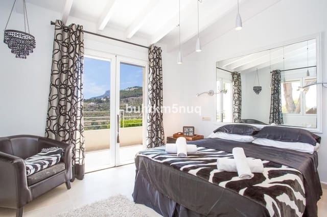 Chalet de 4 habitaciones en Pueblo, Calpe / Calp en venta - 2.250.000 € (Ref: 9363623)