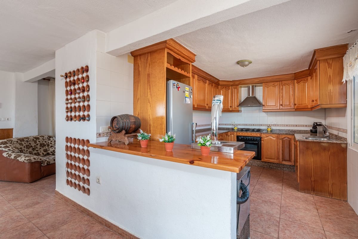 7 bedroom Villa for sale in Guardamar del Segura - € 730,000 (Ref: 9363627)