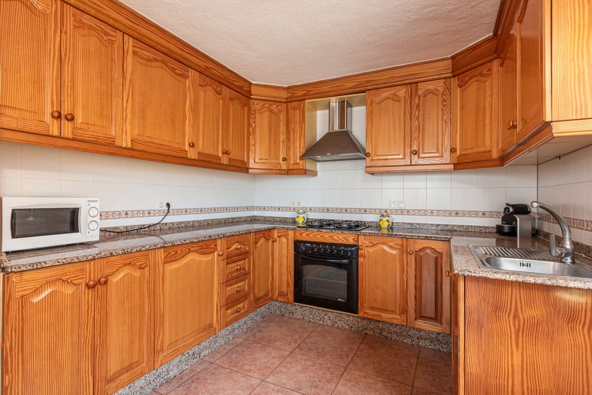 7 bedroom Villa for sale in Guardamar del Segura - € 730,000 (Ref: 9363627)