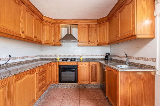 Chalet de 7 habitaciones en Guardamar Playa, Guardamar del Segura en venta - 730.000 € (Ref: 9363627)