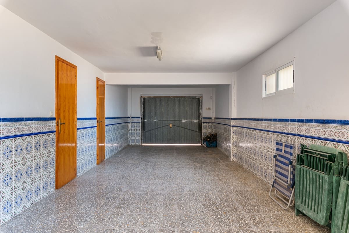 7 bedroom Villa for sale in Guardamar del Segura - € 730,000 (Ref: 9363627)