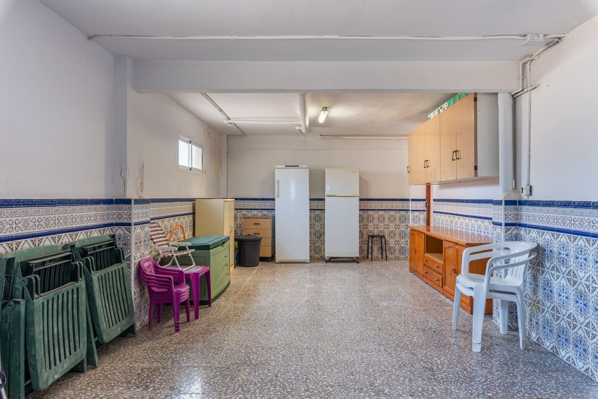 7 bedroom Villa for sale in Guardamar del Segura - € 730,000 (Ref: 9363627)