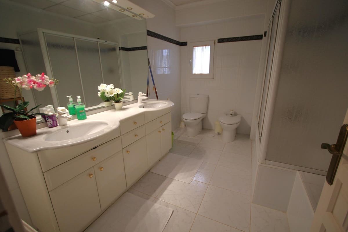 4 makuuhuone Huvila myytävänä paikassa Calpe / Calp - 1 200 000 € (Ref: 9363637)