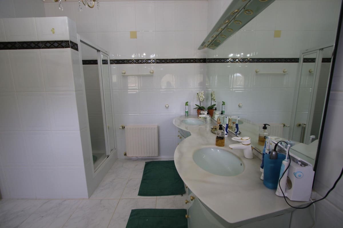 4 makuuhuone Huvila myytävänä paikassa Calpe / Calp - 1 200 000 € (Ref: 9363637)