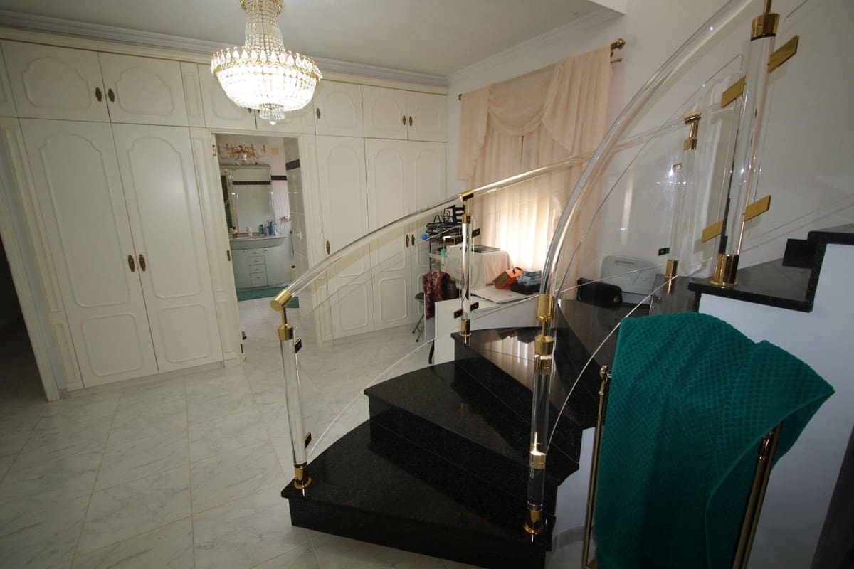 4 makuuhuone Huvila myytävänä paikassa Calpe / Calp - 1 200 000 € (Ref: 9363637)