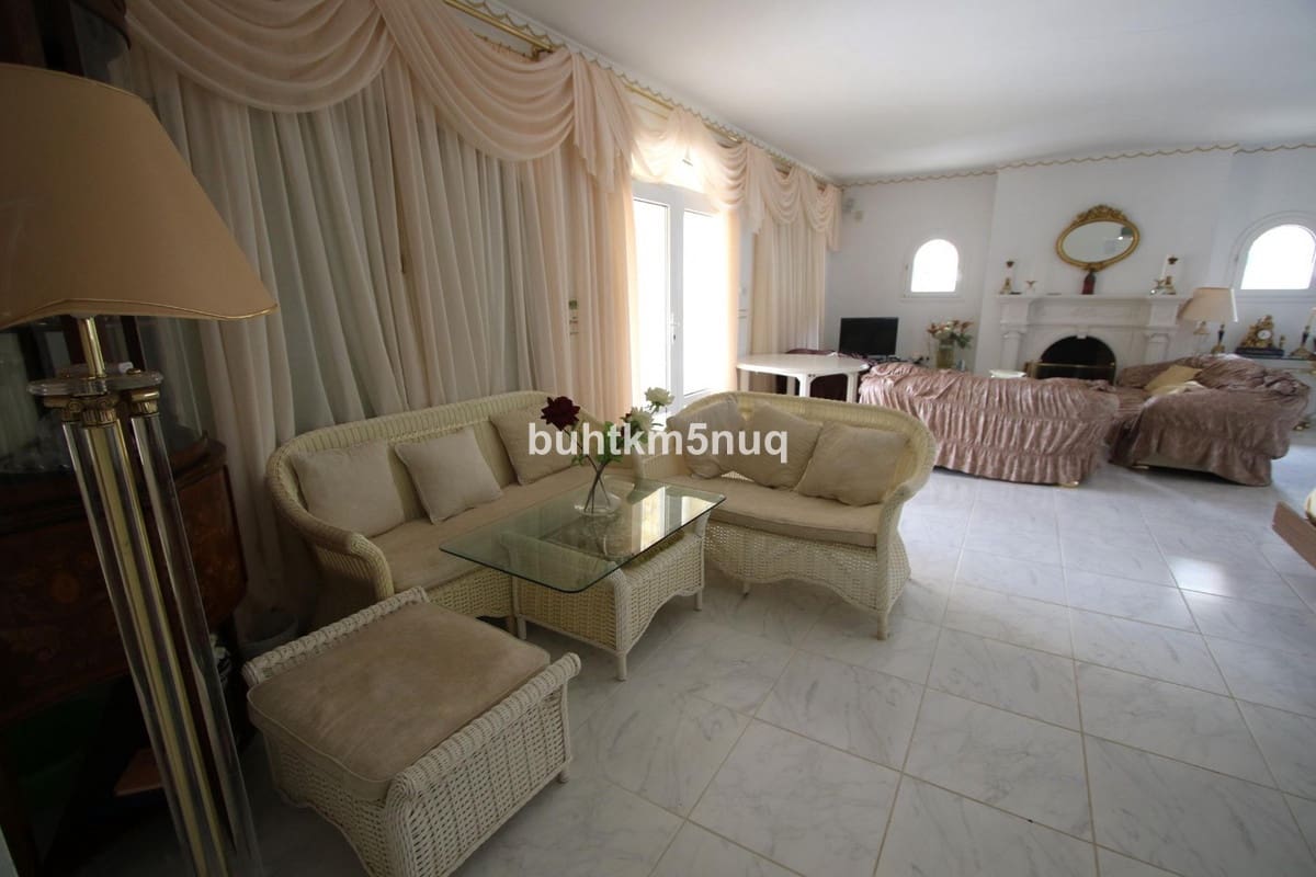 4 bedroom Villa for sale in Calpe / Calp - € 1,200,000 (Ref: 9363637)