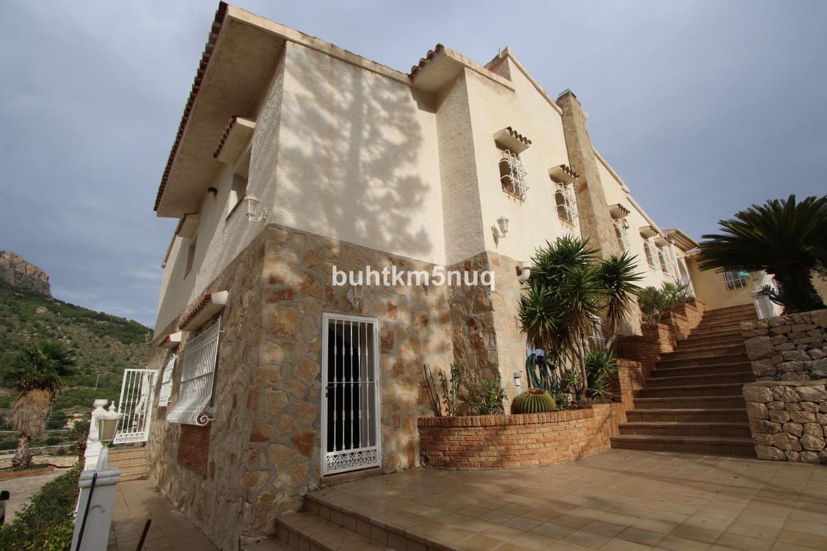 4 bedroom Villa for sale in Calpe / Calp - € 1,200,000 (Ref: 9363637)