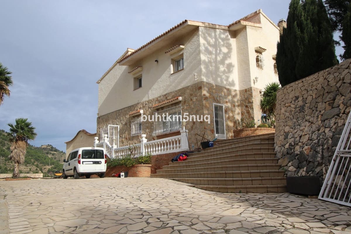 4 bedroom Villa for sale in Calpe / Calp - € 1,200,000 (Ref: 9363637)