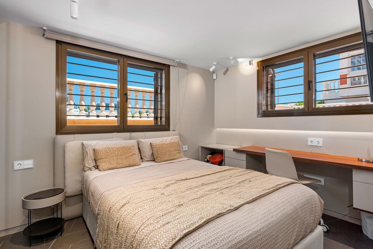 6 soverom Hus til salgs i Guardamar del Segura - € 1 350 000 (Ref: 9363639)