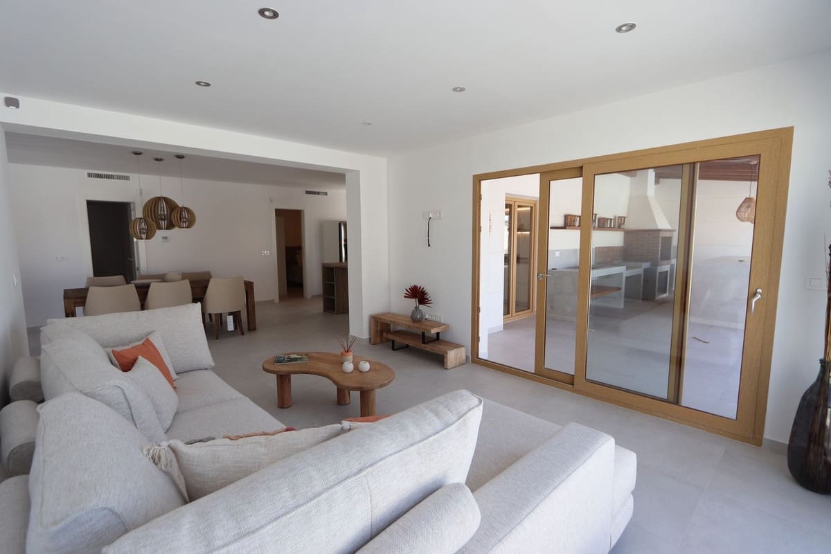 4 soverom Villa til salgs i Torrevieja - € 795 000 (Ref: 9363643)