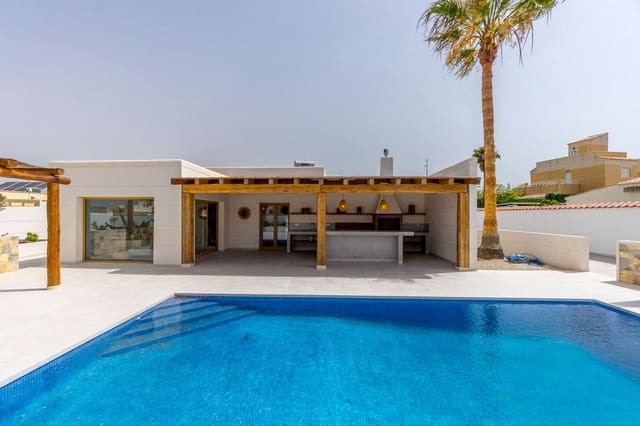 4 soverom Villa til salgs i Las Piscinas Naturales, Torrevieja - € 795 000 (Ref: 9363643)