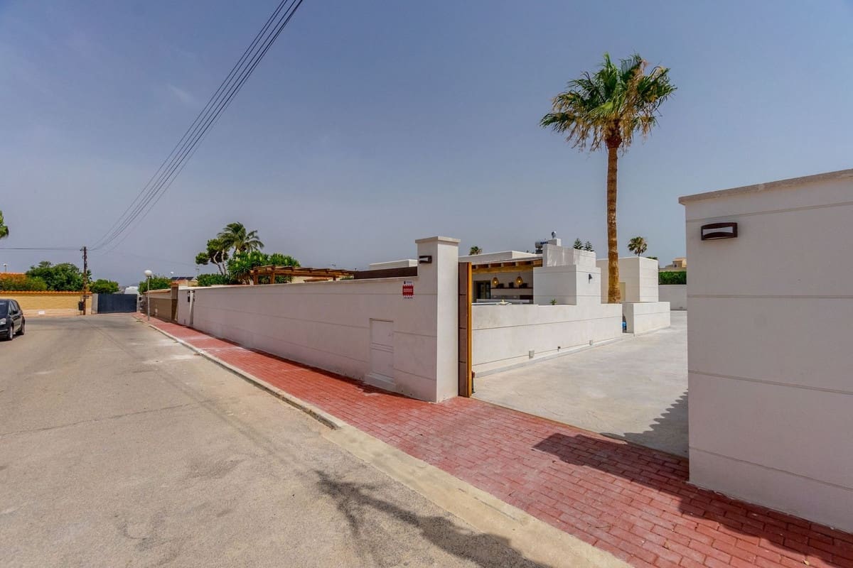 4 soverom Villa til salgs i Torrevieja - € 795 000 (Ref: 9363643)