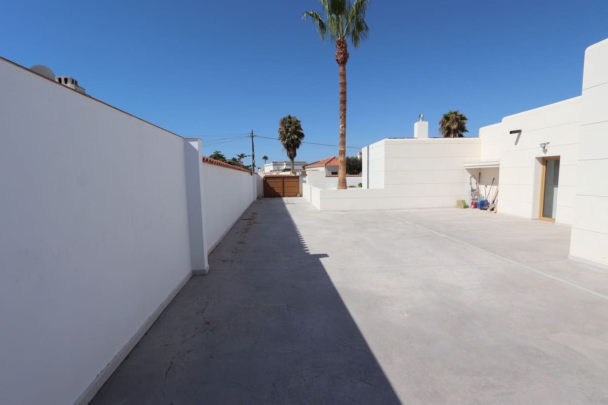 4 soverom Villa til salgs i Torrevieja - € 795 000 (Ref: 9363643)