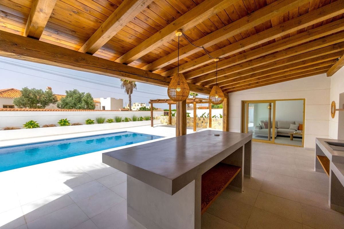 4 soverom Villa til salgs i Torrevieja - € 795 000 (Ref: 9363643)