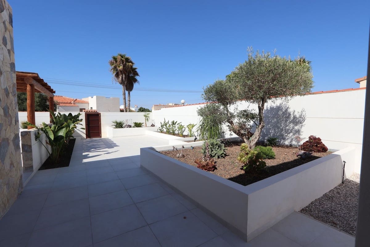 4 soverom Villa til salgs i Torrevieja - € 795 000 (Ref: 9363643)