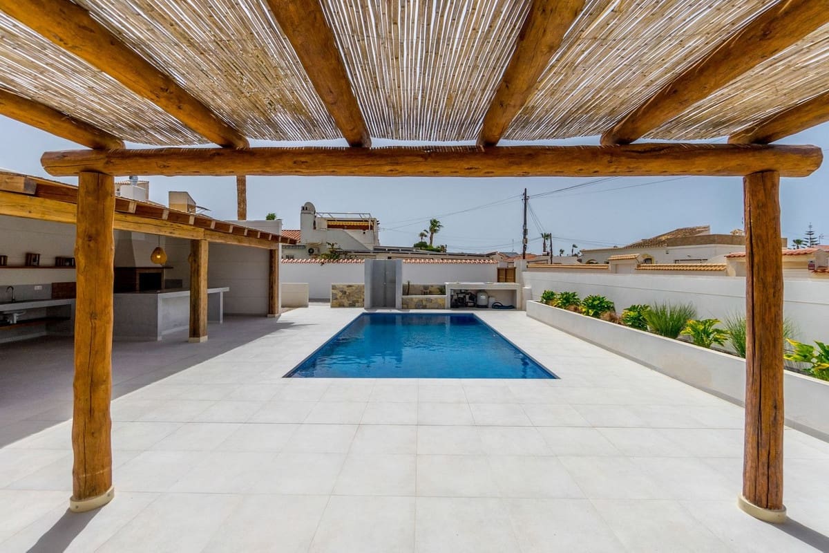 4 soverom Villa til salgs i Torrevieja - € 795 000 (Ref: 9363643)