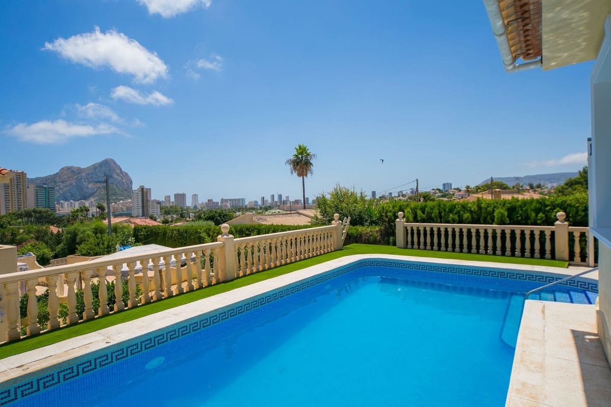 3 soveværelse Villa til salg i Calpe / Calp med swimmingpool - € 725.000 (Ref: 9363645)