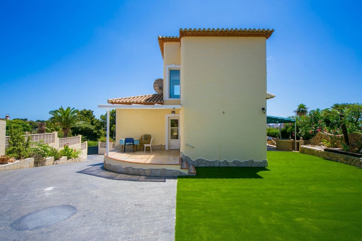 3 soveværelse Villa til salg i Calpe / Calp med swimmingpool - € 725.000 (Ref: 9363645)