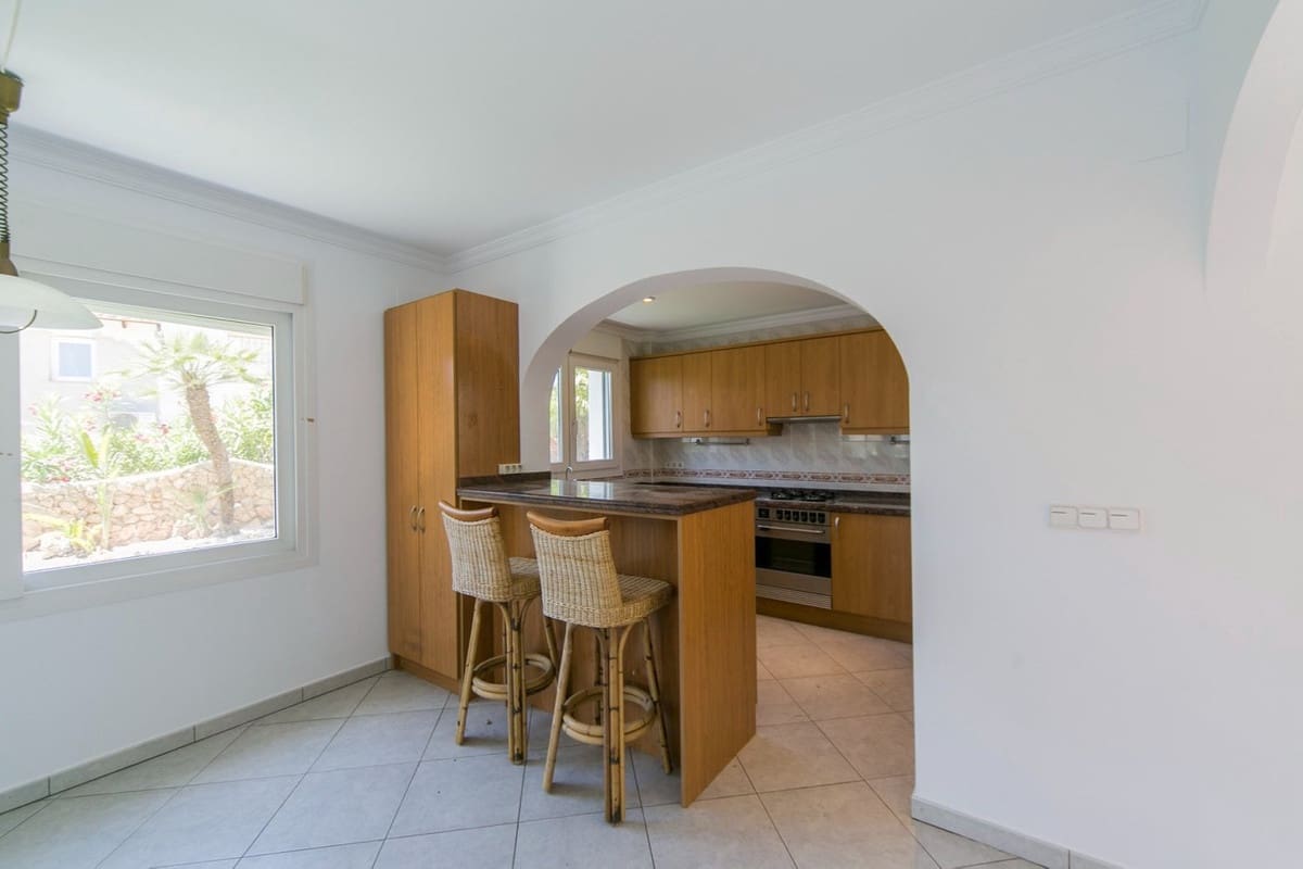 3 soveværelse Villa til salg i Calpe / Calp med swimmingpool - € 725.000 (Ref: 9363645)