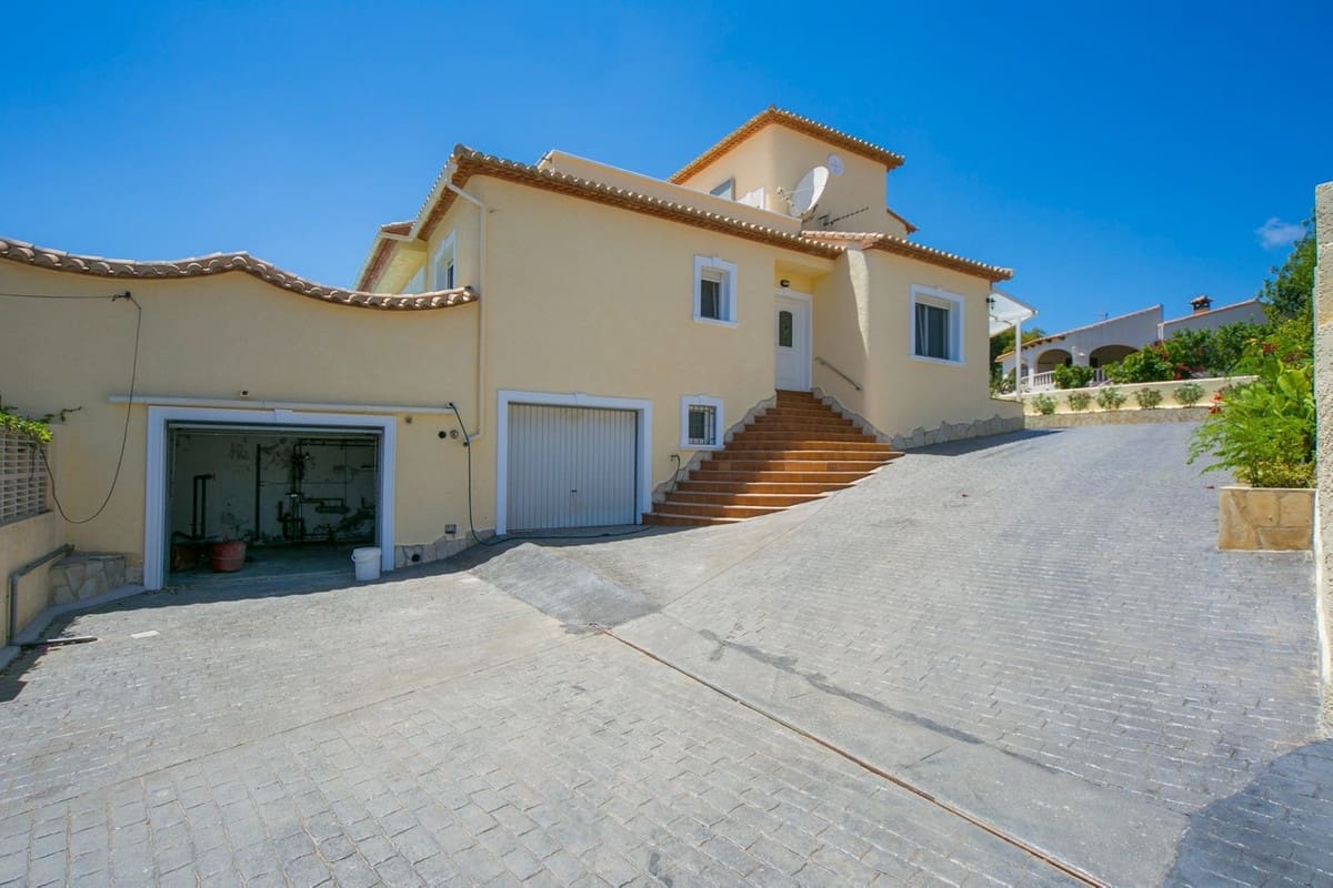 3 soveværelse Villa til salg i Calpe / Calp med swimmingpool - € 725.000 (Ref: 9363645)