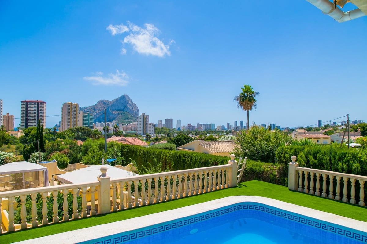 3 soveværelse Villa til salg i Calpe / Calp med swimmingpool - € 725.000 (Ref: 9363645)