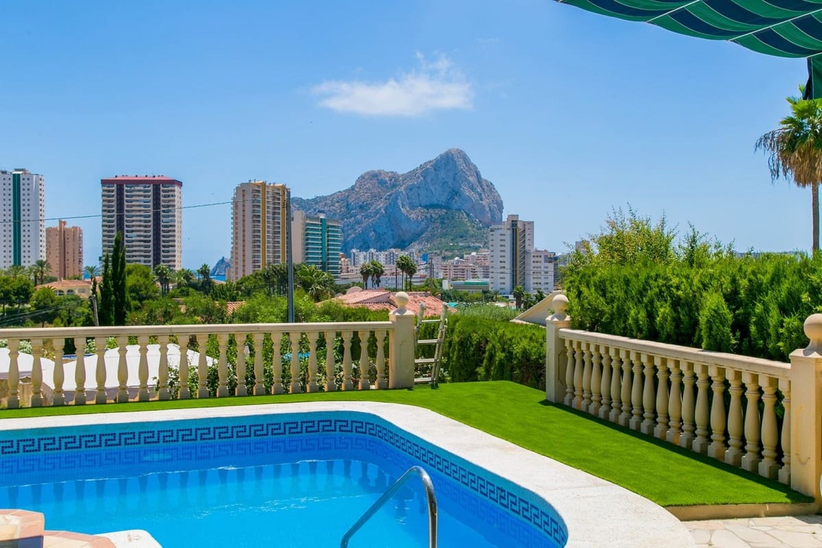 3 soveværelse Villa til salg i Calpe / Calp med swimmingpool - € 725.000 (Ref: 9363645)