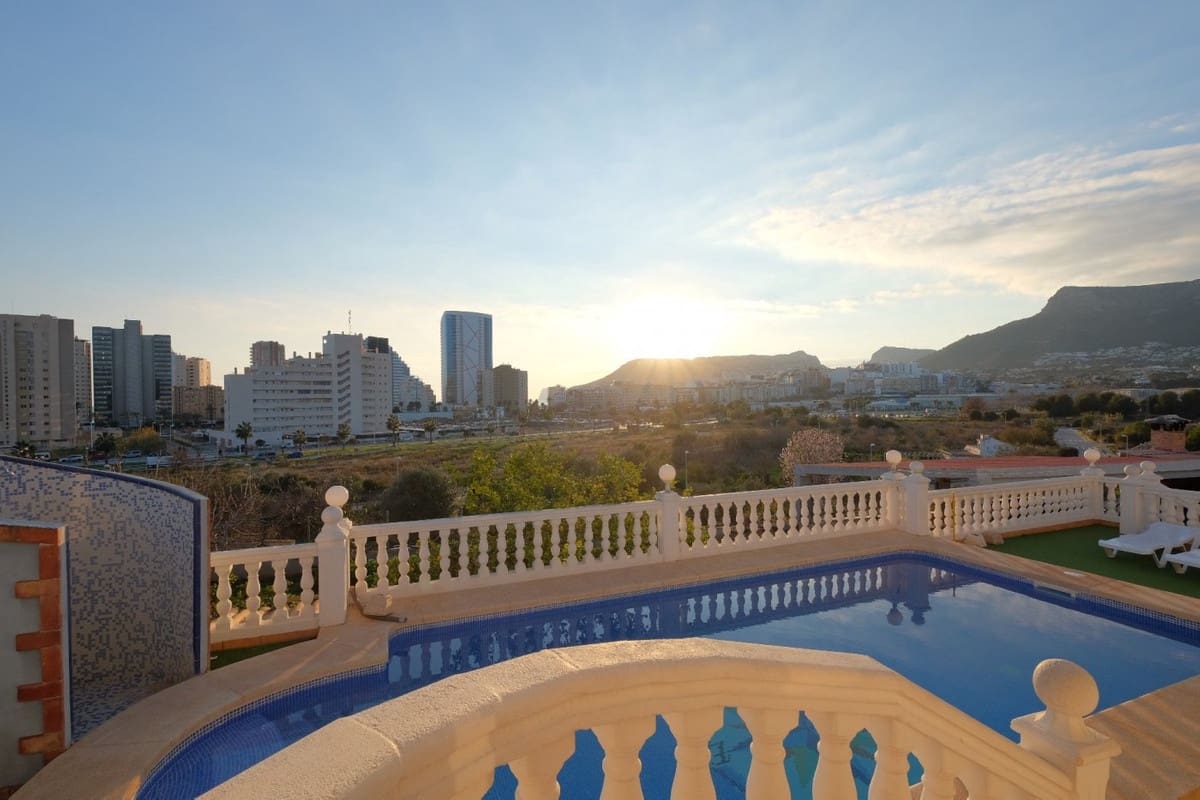 9 bedroom Villa for sale in Calpe / Calp - € 900,000 (Ref: 9363648)