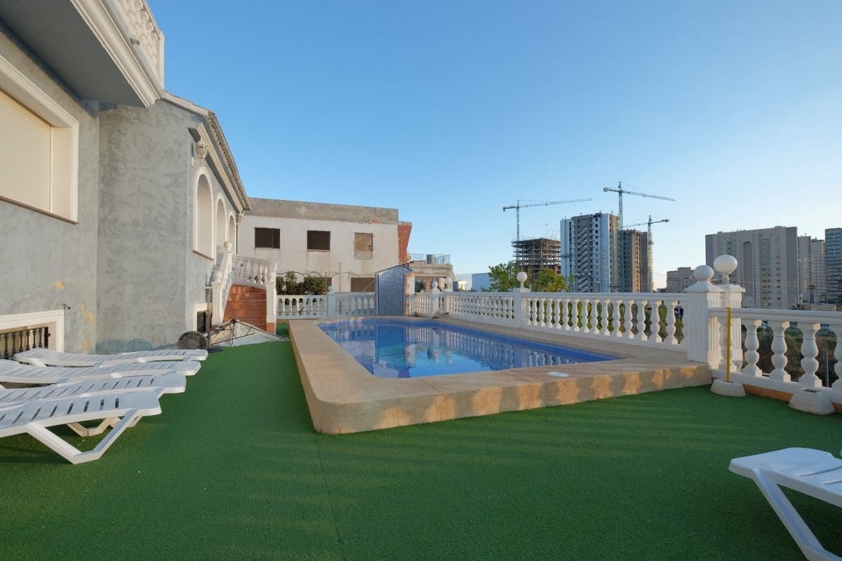 9 bedroom Villa for sale in Calpe / Calp - € 900,000 (Ref: 9363648)