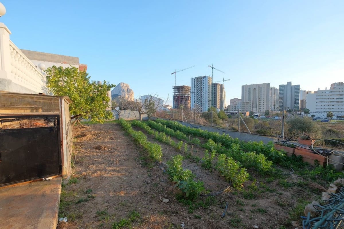 9 bedroom Villa for sale in Calpe / Calp - € 900,000 (Ref: 9363648)