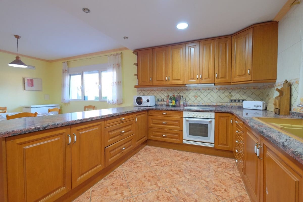 9 bedroom Villa for sale in Calpe / Calp - € 900,000 (Ref: 9363648)