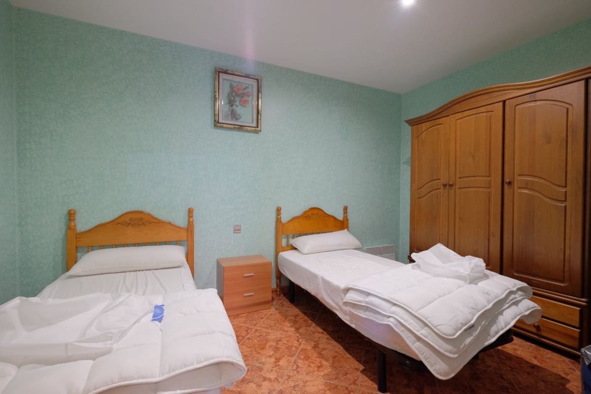 9 bedroom Villa for sale in Calpe / Calp - € 900,000 (Ref: 9363648)