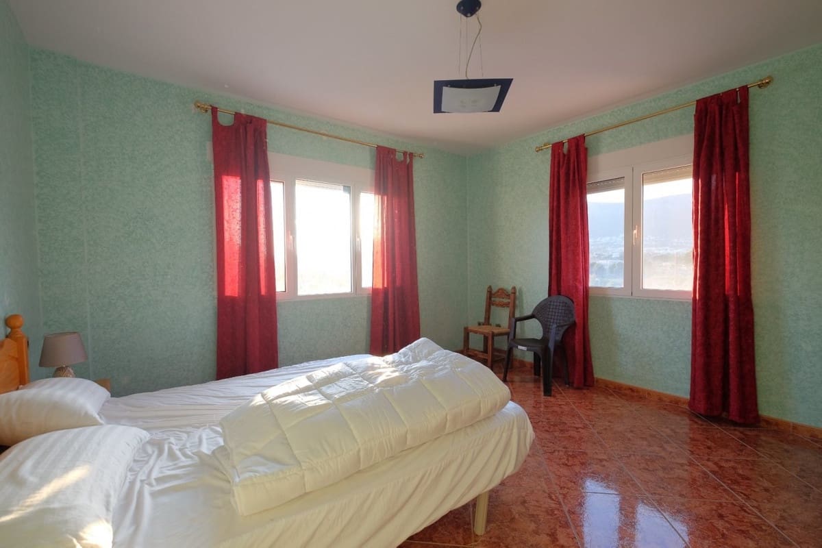 9 bedroom Villa for sale in Calpe / Calp - € 900,000 (Ref: 9363648)