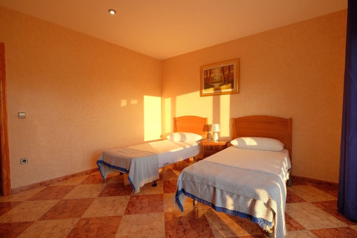 9 bedroom Villa for sale in Calpe / Calp - € 900,000 (Ref: 9363648)