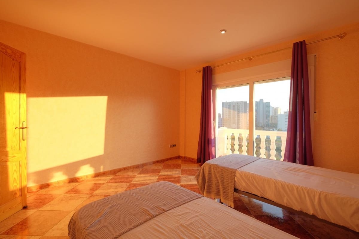 9 Zimmer Villa zu verkaufen in Calpe / Calp - 900.000 € (Ref: 9363648)