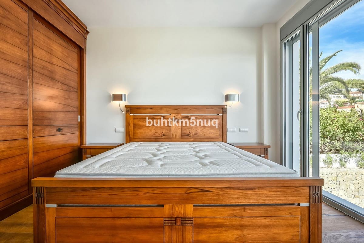 3 bedroom Villa for sale in Calpe / Calp - € 2,950,000 (Ref: 9363650)