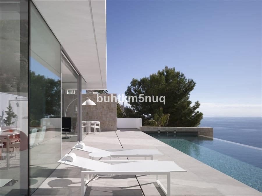3 bedroom Villa for sale in Calpe / Calp - € 2,980,000 (Ref: 9363654)