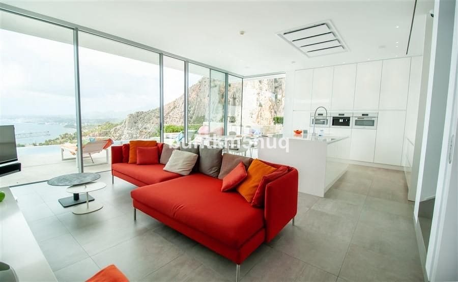 3 bedroom Villa for sale in Calpe / Calp - € 2,980,000 (Ref: 9363654)
