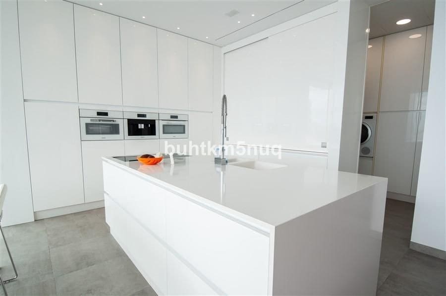 3 bedroom Villa for sale in Calpe / Calp - € 2,980,000 (Ref: 9363654)